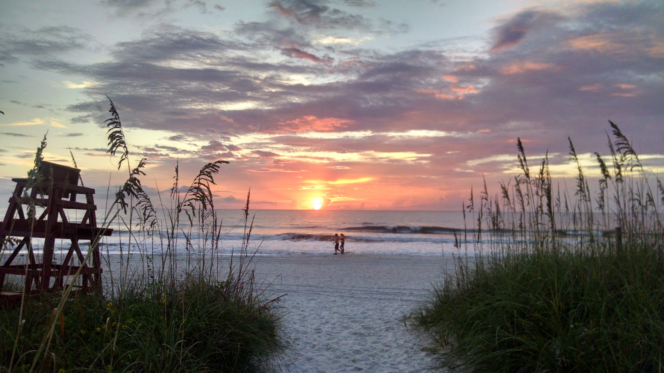 beach-path-hzntl-sunrisecouple